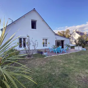 Maison Chaleureuse Avec Grand Jardin, 5 Minutes à Pied De La Plage Des Sables Blancs Hébergement de vacances